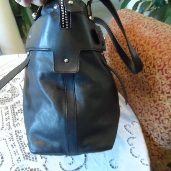 Salvatore Ferragamo Black Lamb Skin Leather "Gancio" Shoulder Bag - Picture 5 of 16